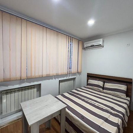 Hotel Pushkiin Erevan Esterno foto