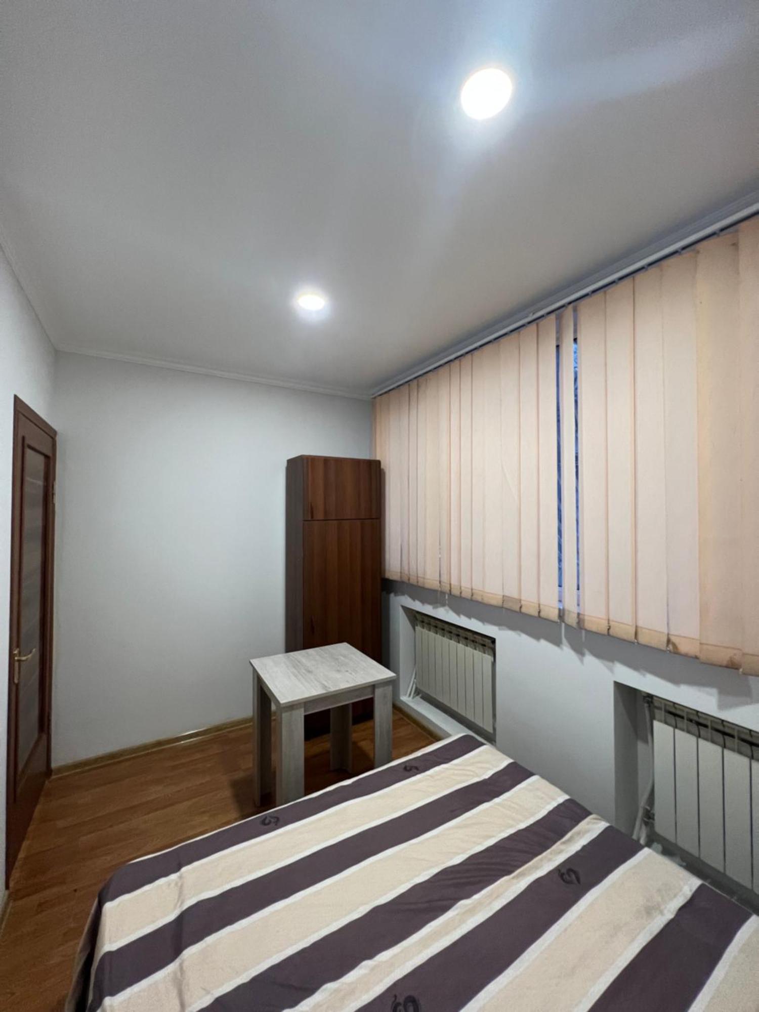 Hotel Pushkiin Erevan Esterno foto