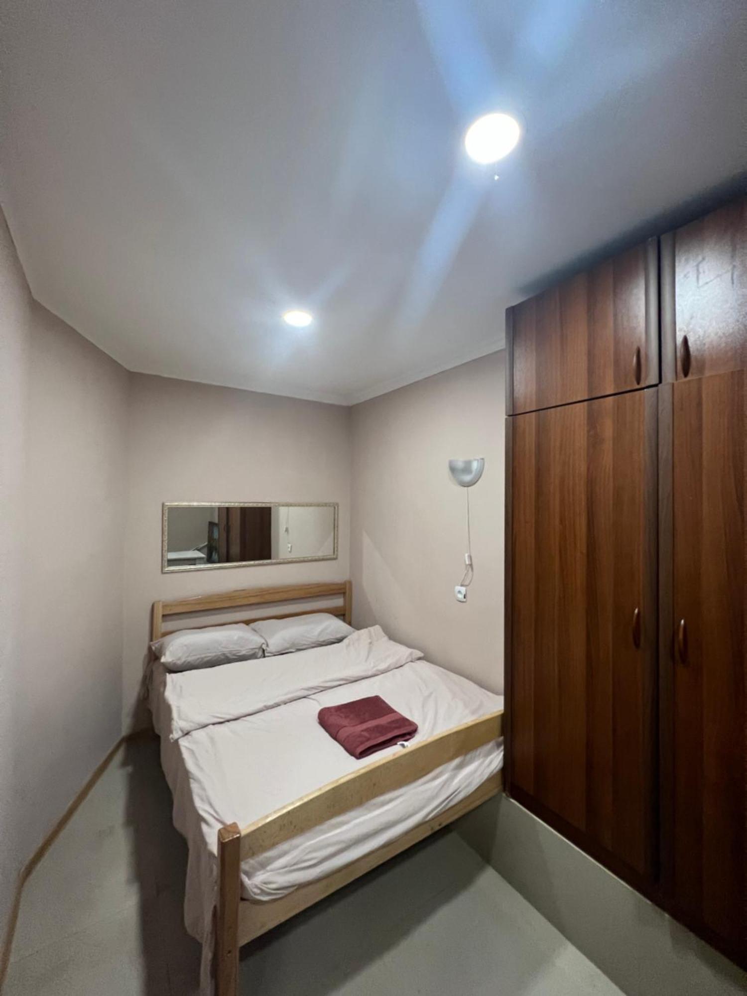 Hotel Pushkiin Erevan Esterno foto