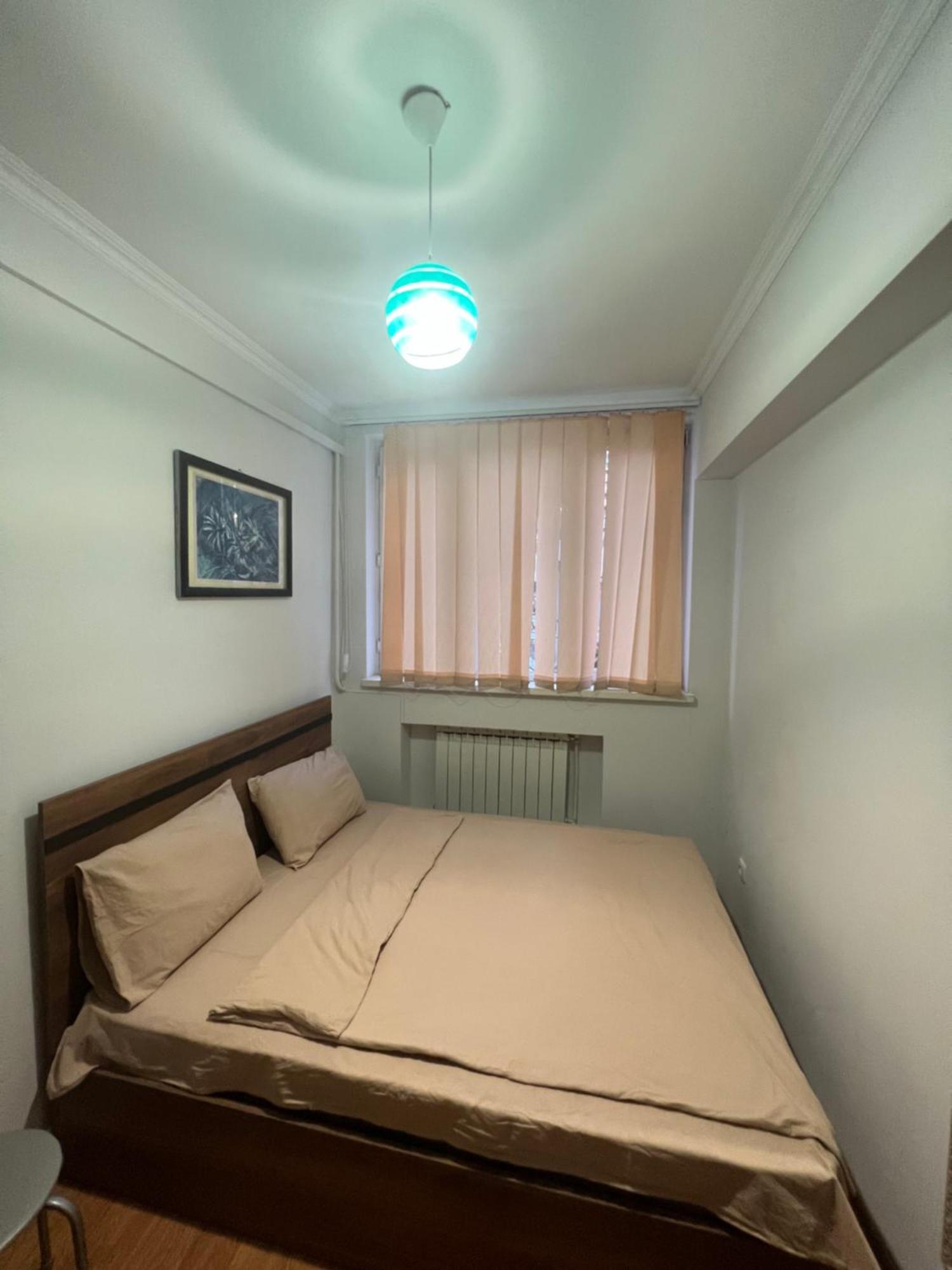 Hotel Pushkiin Erevan Esterno foto