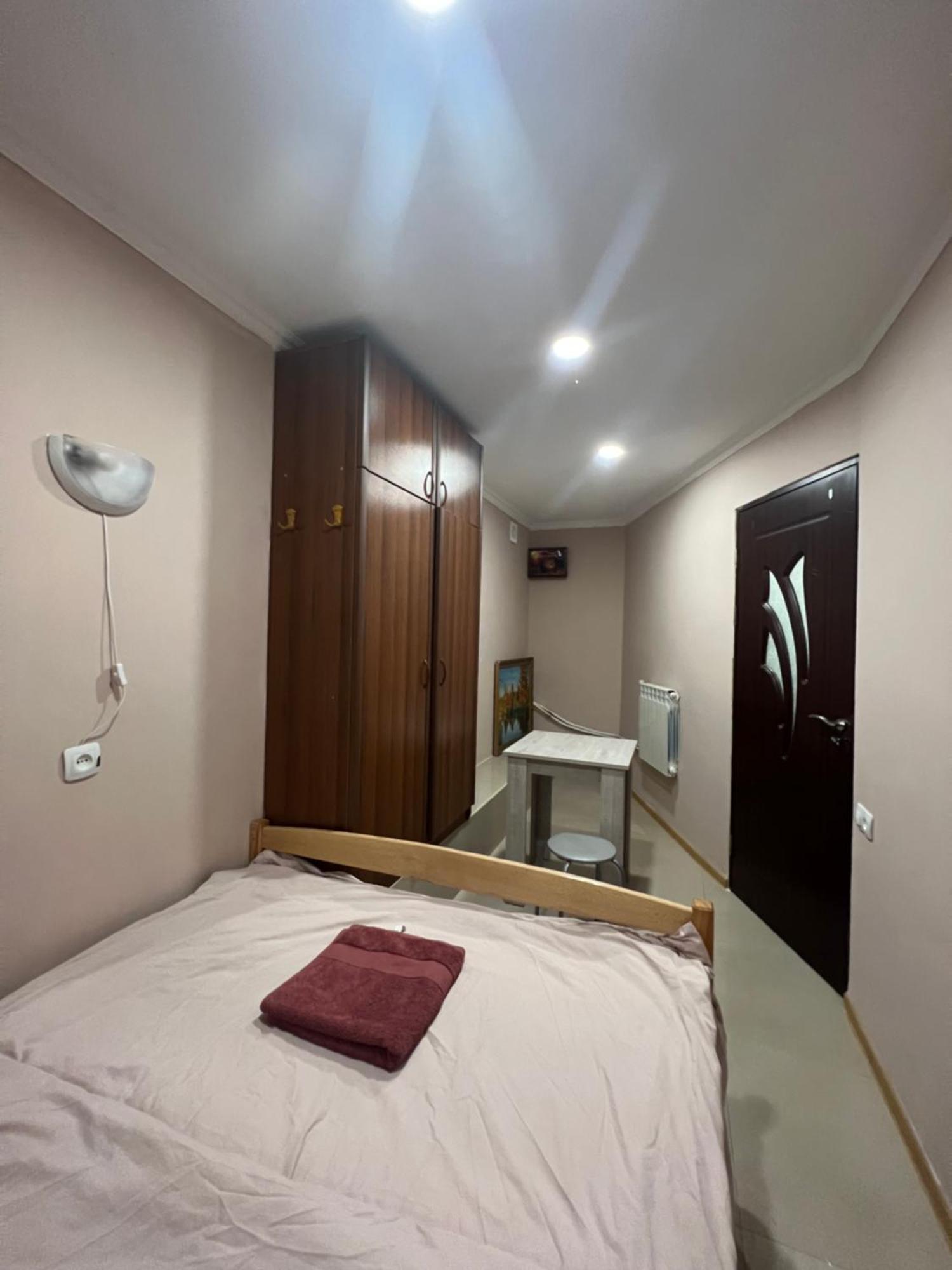 Hotel Pushkiin Erevan Esterno foto