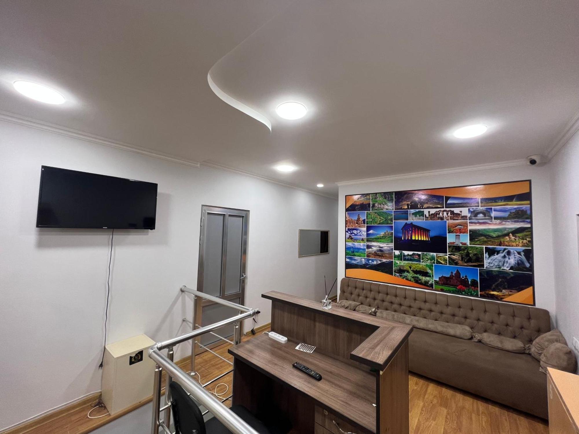 Hotel Pushkiin Erevan Esterno foto