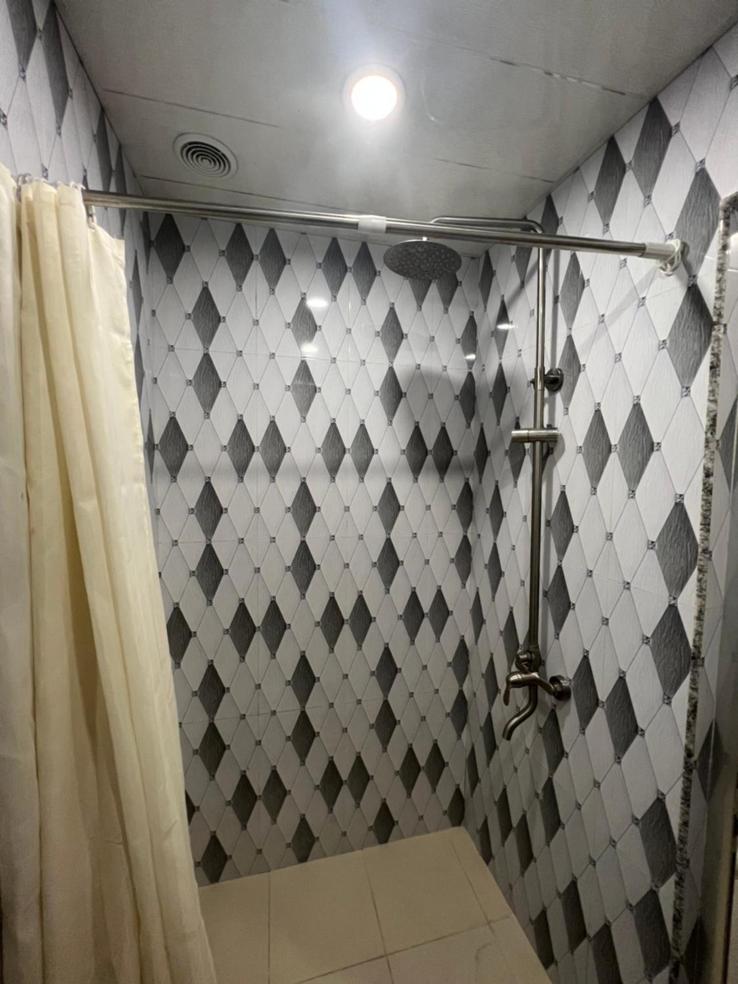 Hotel Pushkiin Erevan Esterno foto